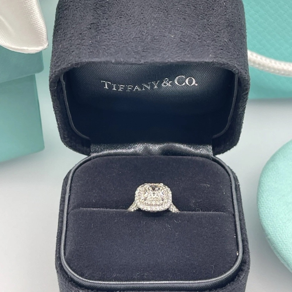 Tiffany & Co. Soleste 1.06 Ct Cushion Diamond Platinum Engagement Ring $15000 - Picture 4 of 15